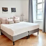 Pronajměte si 2 ložnic/e byt o rozloze 115 m² v Prague