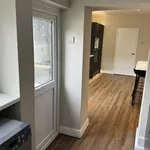 Rent 3 bedroom flat in Swansea