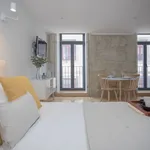 Rent 1 bedroom apartment of 45 m² in Porto