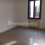 Affitto 5 camera appartamento di 140 m² in Padua