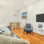 Rent 2 bedroom apartment of 592 m² in Lisbon