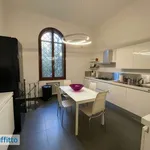 Affitto 6 camera appartamento di 193 m² in Bologna