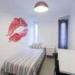 Rent a room of 260 m² in madrid