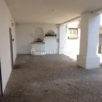 Affitto 3 camera appartamento di 132 m² in Desenzano del Garda