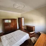 Rent a room of 250 m² in São João da Talha