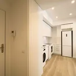 Rent 4 bedroom apartment of 50 m² in Barcelona