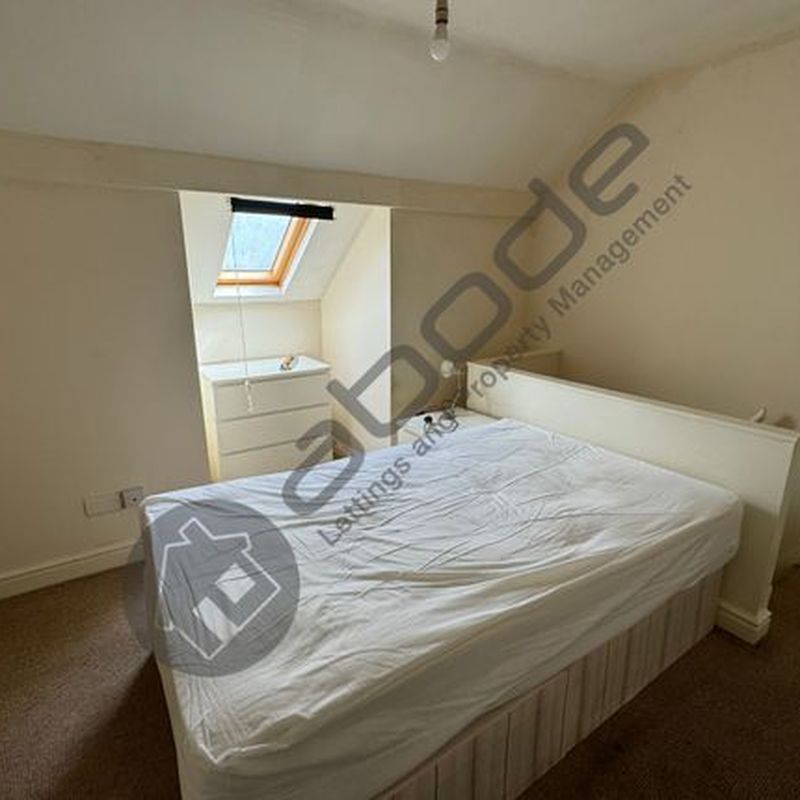 Room to rent in Bellhouse Road, Sheffield S5