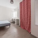 Rent a room of 80 m² in valencia