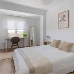 Rent 4 bedroom apartment in Valencia