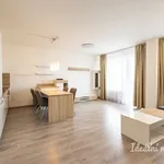 Pronajměte si 3 ložnic/e byt o rozloze 77 m² v Prague