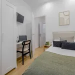 Rent a room of 100 m² in madrid