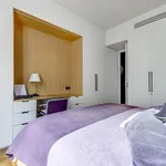 Rent 1 bedroom apartment of 750 m² in Paris