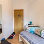 Rent a room of 200 m² in madrid