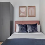 Rent 4 bedroom apartment of 60 m² in Madrid