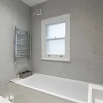 Rent 3 bedroom flat in London