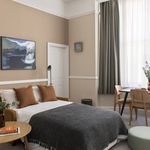 Rent 1 bedroom flat of 484 m² in Bristol