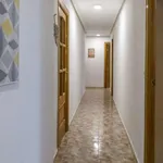 Rent a room of 200 m² in valencia