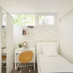 Rent a room in lisbon