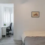 Rent 4 bedroom apartment in Madrid