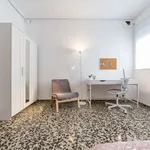 Rent a room of 87 m² in valencia