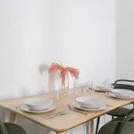 Rent 3 bedroom apartment in Madrid