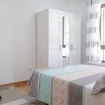 Rent a room of 240 m² in madrid