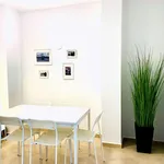 Rent 4 bedroom apartment in Barcelona