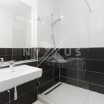 Pronajměte si 3 ložnic/e byt o rozloze 84 m² v Prague