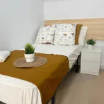 Rent 5 bedroom apartment in Valencia