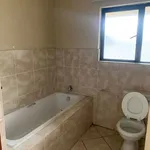 Rent 2 bedroom apartment of 100 m² in Benoni