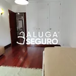 Rent 4 bedroom apartment of 180 m² in Lisboa