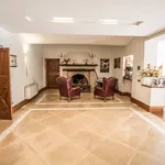 Rent 5 bedroom house of 561 m² in Rome