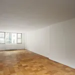 Rent 2 bedroom apartment in Manhattan