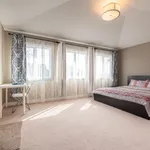 Maison de 2475 m² avec 3 chambre(s) en location à Calgary