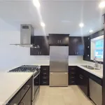 Rent 2 bedroom apartment of 91 m² in long beach