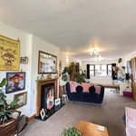 Rent 4 bedroom house in Wakefield