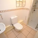 Rent 3 bedroom flat in East Midlands