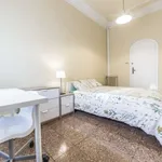 Rent a room of 330 m² in valencia