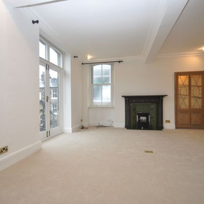 Flat to rent in Montpellier Street, Harrogate, North Yorkshire HG1