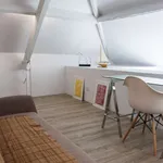 Rent a room of 100 m² in porto