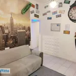 Affitto 3 camera appartamento di 65 m² in Naples