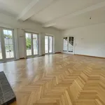 Maison de 332 m² avec 5 chambre(s) en location à Ukkel