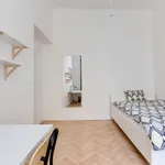 Rent 4 bedroom apartment in Prague