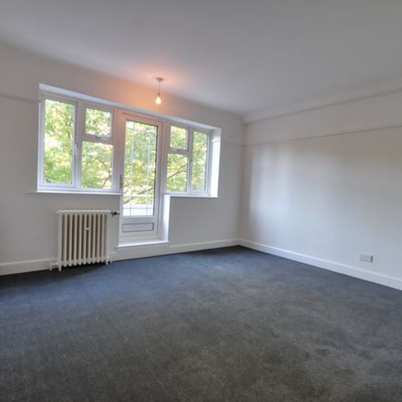 Flat to rent in West Cliff Road, Westbourne, Bournemouth BH2