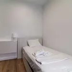 Rent a room of 100 m² in Madrid