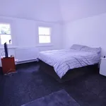 Rent 3 bedroom flat in South West England