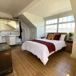 Rent 3 bedroom house in Mole Valley