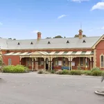 Rent 2 bedroom apartment in Queanbeyan