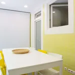 Rent a room of 100 m² in lisbon