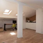 Rent a room of 450 m² in lisbon